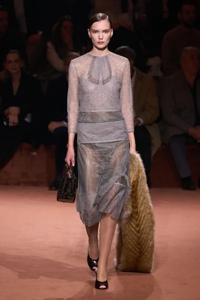 Look 74